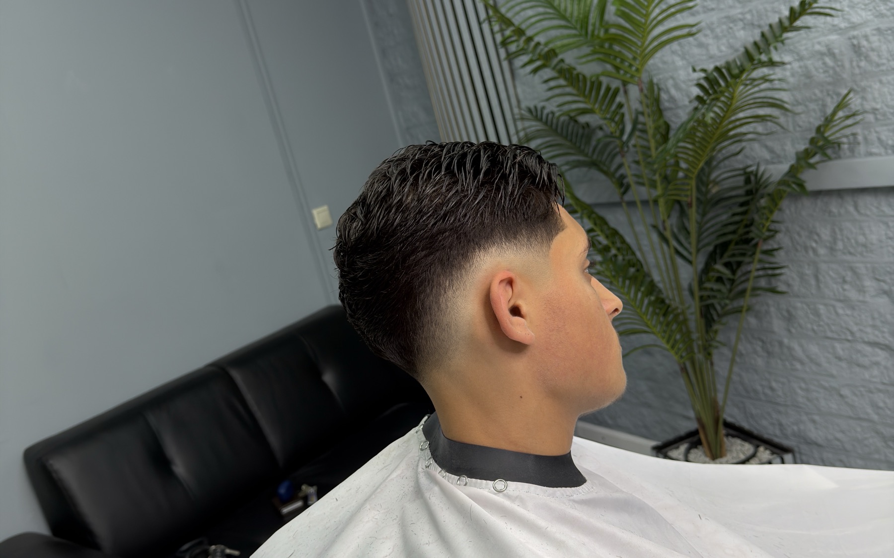 Strakke fade bij Barber Yous, kapper en barber voor Mariënberg
